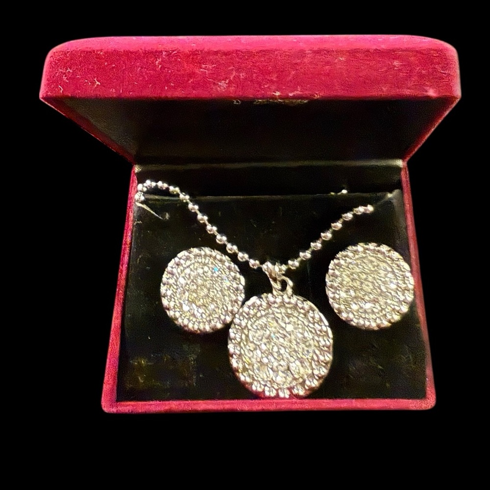 ✨ Elegant Silver-Tone Crystal Jewelry Set – Necklace & Earrings ✨